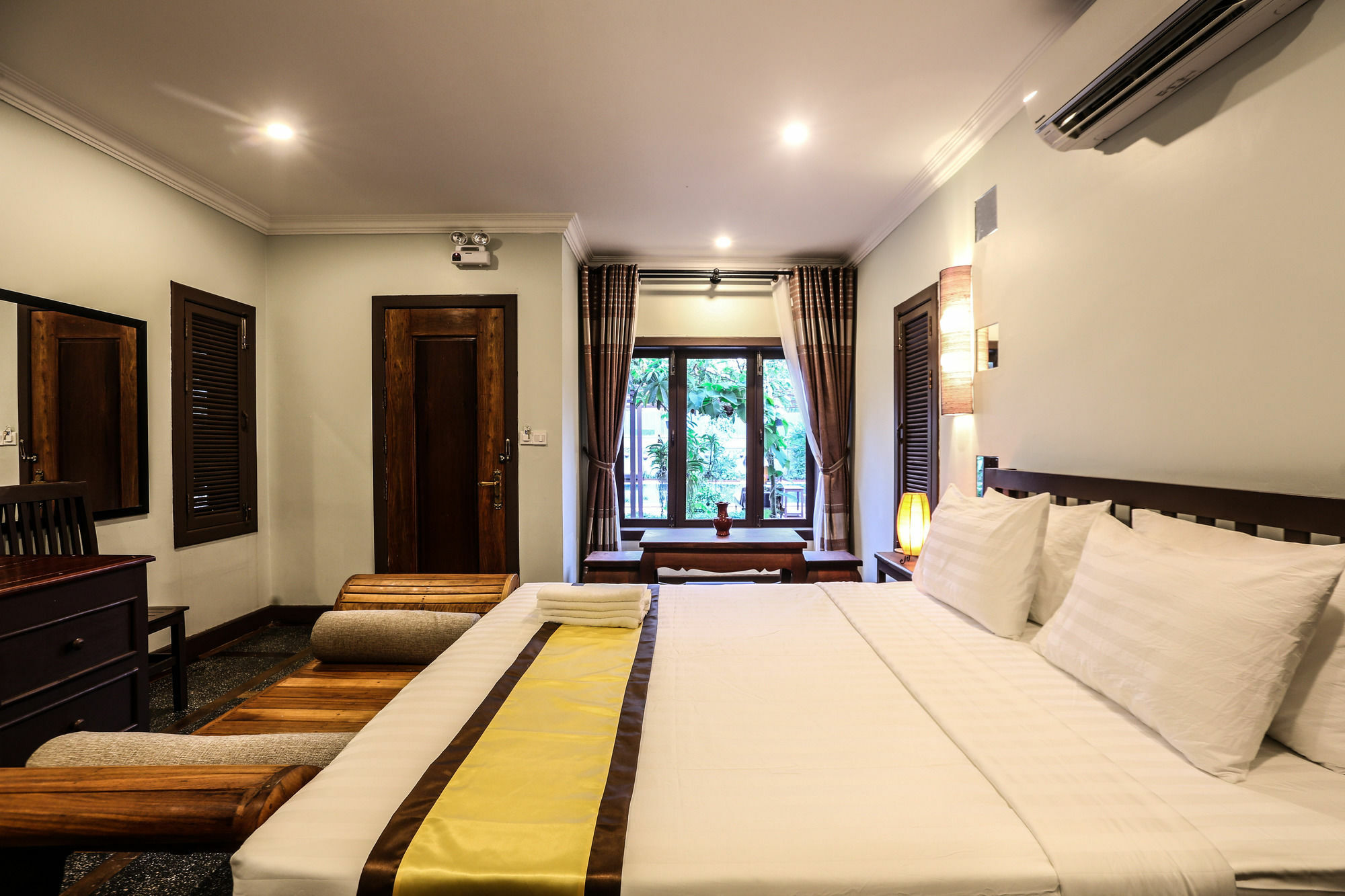 Green Empire Resort Siem Reap Bagian luar foto